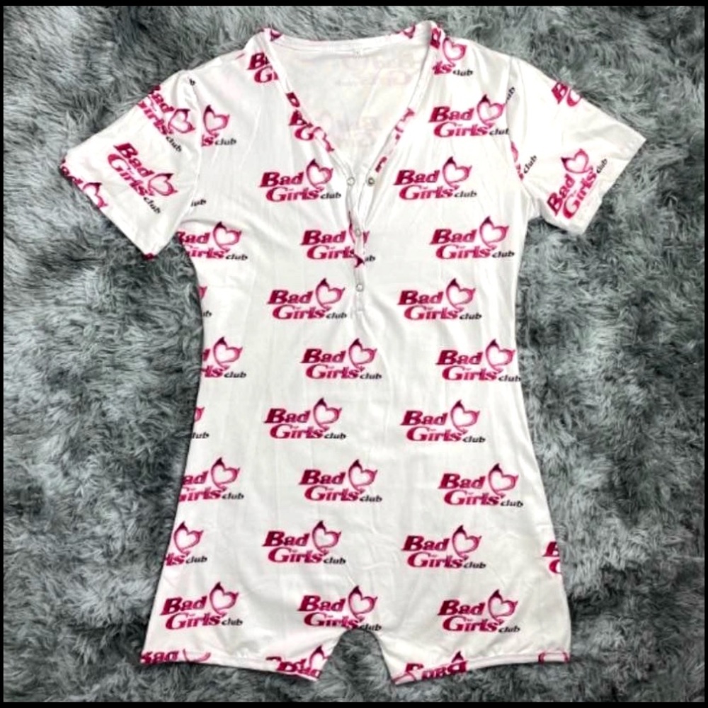 Clothes - Picture 7 of 8